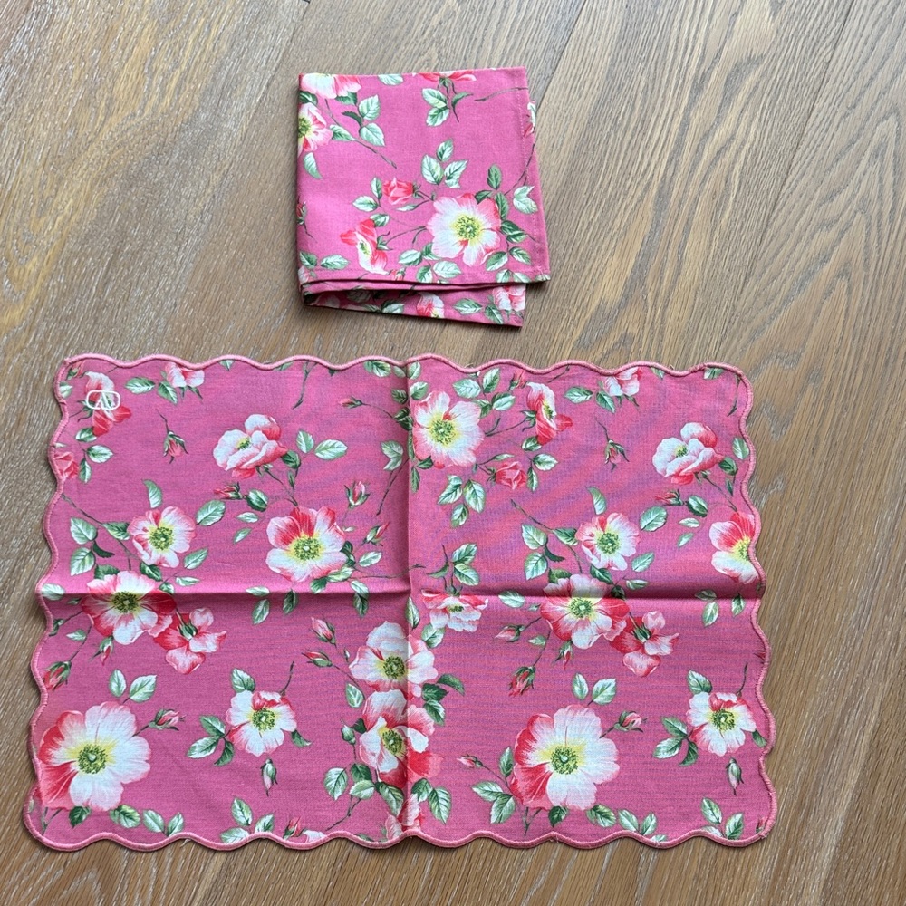Valentino Placement and Floral Pink Napkin Set
